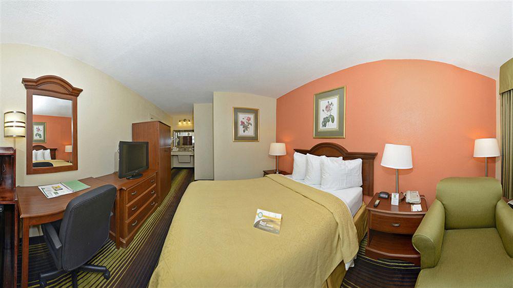 Quality Inn University Winston Salem Εξωτερικό φωτογραφία